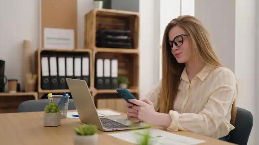 四叶城化妆品专卖店轮播图3